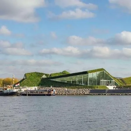 לינה וארוחת בוקר Biesboschbest 3*